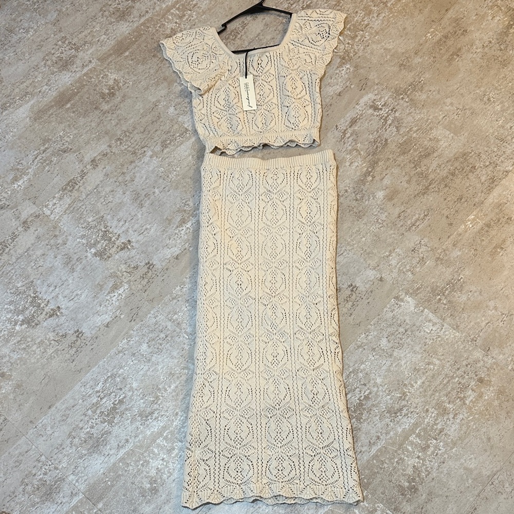 Chic Lace Maxi Dress in Cream